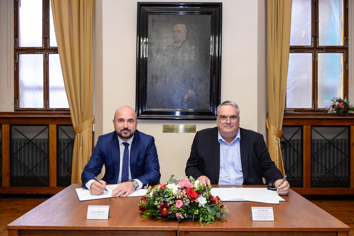 Podpis memoranda (fotografie: M. Pecuch)