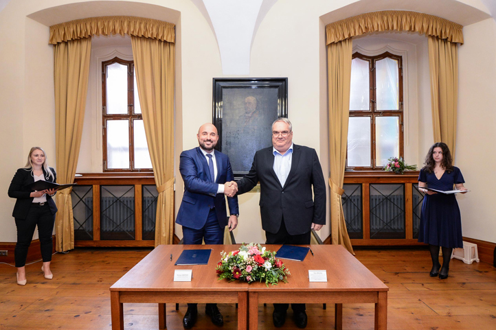 Podpis memoranda (fotografie: M. Pecuch)