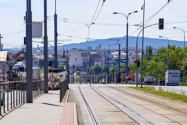 Ilustrační fotografie (směr po Karlovarské do centra je vpravo)