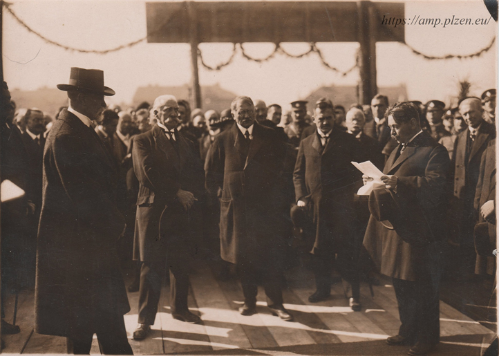 Prezident T. G. Masaryk při položení základního kamene současné Masarykova základní školy