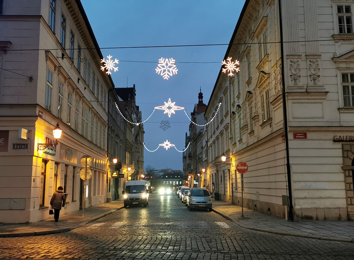 Plzeň odstrojuje vánoční výzdobu