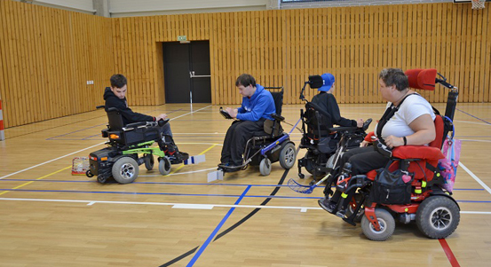 Na Prokopávce trénují Powerchair Hockey, kdokoli s nejtěžším tělesným postižením se může přidat