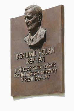 Busta Bohumila Polana