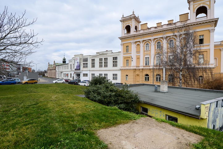 Pracovní skupina si prohlédla KD Peklo (fotografie: M. Pecuch) Pracovní skupina si prohlédla KD Peklo (fotografie: M. Pecuch)